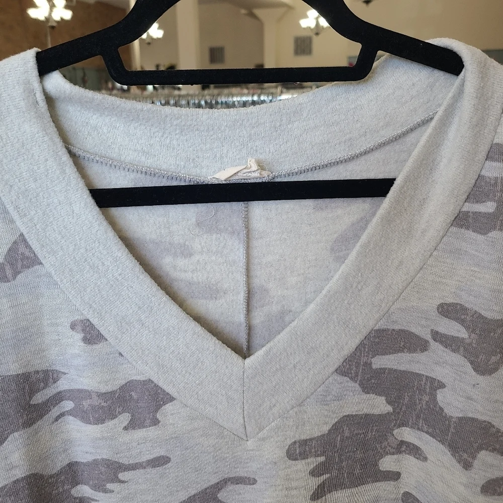 143 Story Camo Long Sleeve Shirt Size Small - Picture 2 of 5